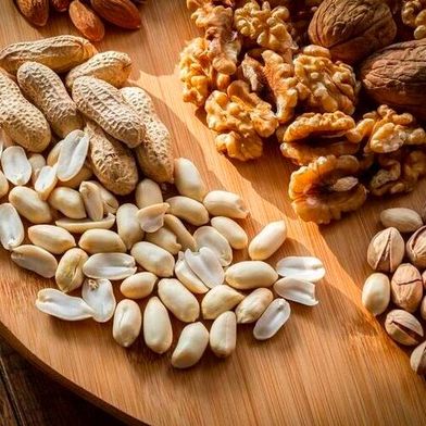 Mixed nuts on a wooden platter. (Source: Piviso from Pixabay)