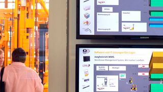 Mobile Endgeräte und Apps erobern auch die Intralogistik und helfen bei der Lagernavigation oder der Anlagenüberwachung. (Bild: Deutsche Messe)