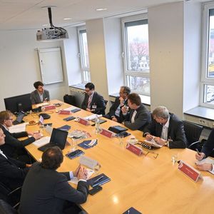 Wo steht die Industrie bei der digitalen Fertigung und welche nächsten Schritte muss sie gehen? Darüber diskutierten die Teilnehmer des Round-Table-Gespräches „Smart Factory“.