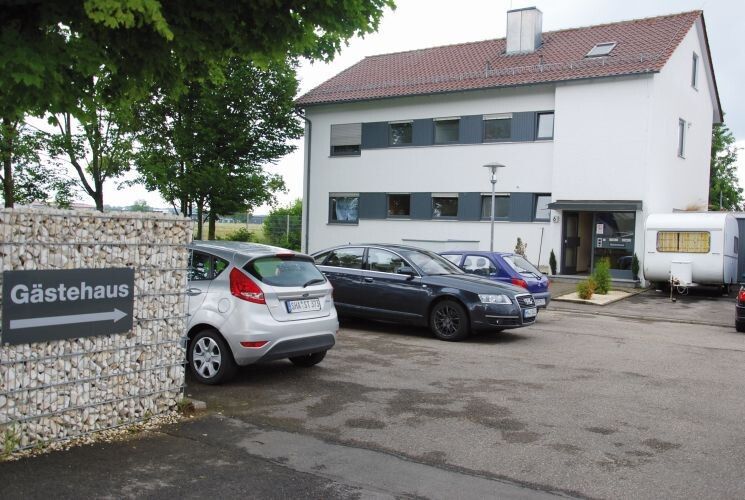 Auch wenn eine Reparatur mal länger dauert, ist für den Trucker im firmeneigenen Gästehaus bestens gesorgt. (Foto: Wenz)