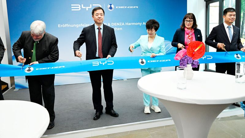 Zur Sicherheit wurde die Schere gleich mehrfach angesetzt. (Bild: BYD)