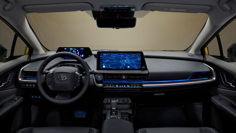 Der Innenraum ist überwiegend in Schwarz gehalten. (Bild: Toyota)