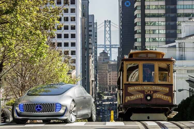 Nach dem grandiosen Auftritt zu Jahresbeginn auf der Elektronikmesse CES in Las Vegas war nun San Francisco die Bühne des Mercedes F015. (Foto: Daimler)