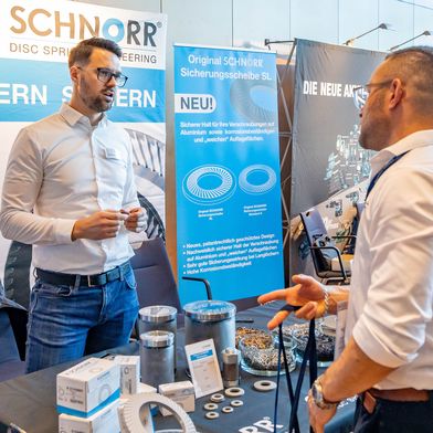 Die eintägige Regionalmesse Schraubtec informiert 2026 Anwender an sieben Standorten über die aktuellen Trends für Schraubverbindungen und präsentiert die Anbieter von Schraubtechnik, Schraubwerkzeugen und C-Teile-Management. (Bild: art-n-photo)