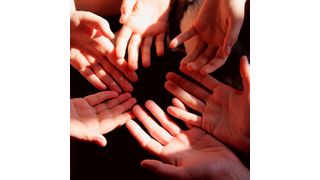 Man möchte seinem Kunden so nah wie möglich sein. Doch Social Distancing erschwert die Situation. (Bild: gemeinfrei)