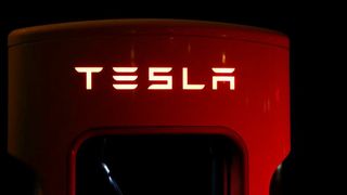 Fortschritt für den Autopilot? Am Rande einer Konferenz der Neural Information Processing Systems Foundation (NIPS) soll Tesla-CEO Elon Musk bestätigt haben, dass das Elektrofahrzeug-Unternehmen an einer eigenen KI-Hardware arbeitet. (Bild: gemeinfrei)