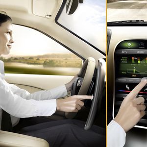 Eine haptische Rückmeldung des Touch-Elements quittiert den Tastendruck des Fahrers.