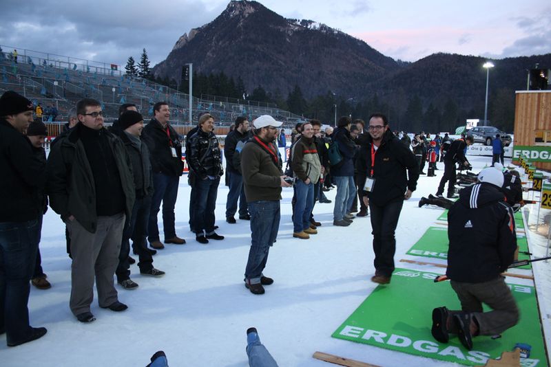 Mitarbeiter des Biathlon-Camps Fischer... (Archiv: Vogel Business Media)