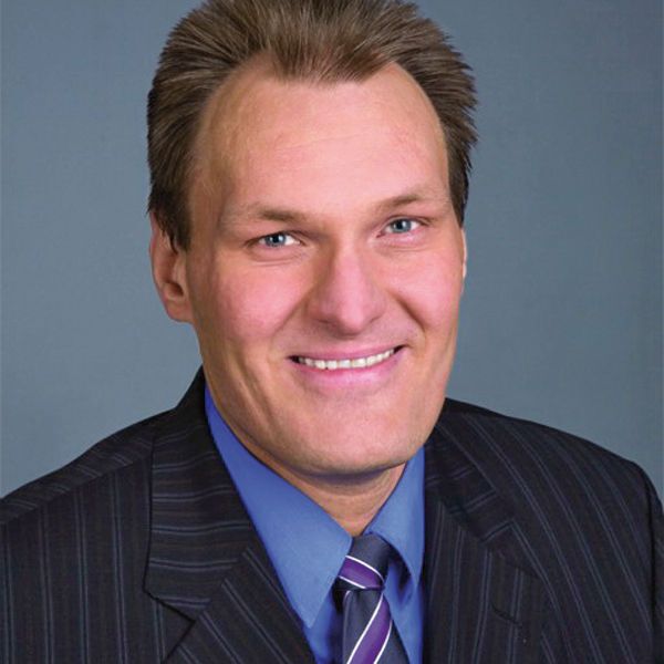 Dr. Rüdiger Frank, Produktmanager bei der Pilz GmbH & Co. KG in Ostfildern: „Das Safetyeye, das unter einem Gehäuse drei Kameras vereint, ist das erste und bisher einzige sichere Kamera-system zur dreidimensionalen Raumüberwachung.“Bild: Pilz (Archiv: Vogel Business Media)