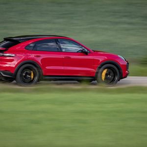 Erstmals fährt der GTS auch als Coupé-Version vor.(Bild:  Porsche)