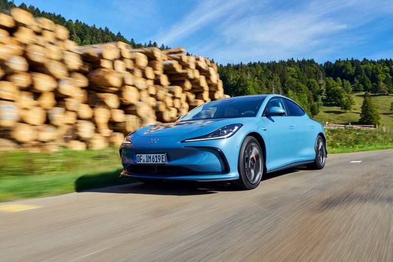 Der IM5 ist 4,93 Meter lang bei einer Höhe von 1,47 Metern. (Bild: MG Motor)