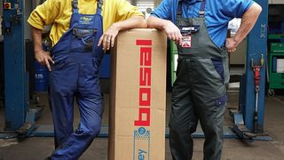 Die Autodoktoren Hans-Jürgen Faul (re.) und Holger Parsch setzen auf Bosal by Dr. Pley. (Bild: CGW)