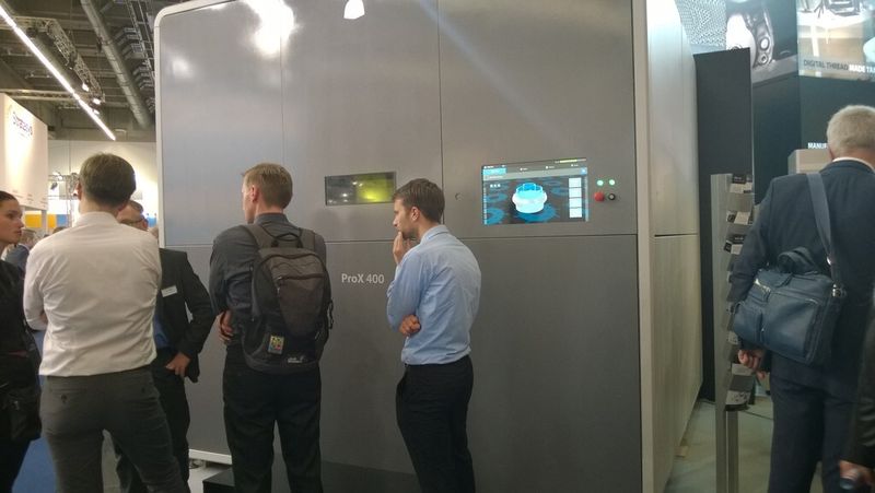 3D Systems gab auf der Euromold 2014 einen Ausblick auf den Direktmetall-3D-Drucker ProX 400 mit Laserschmelz-Technologie. Er kann große Teile mit Abmessungen bis 500x500x500mm herstellen. (Bild: D.Quitter, konstruktionspraxis)