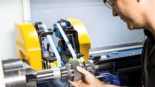 Kontrolle der prozesssicheren Werkstückklemmung, Sichtprüfung der Werkstückoberflächen. (Knuth)