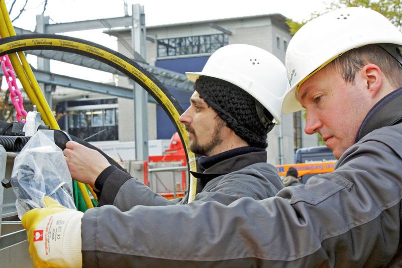 Spezieller Schlauch: Der hohe Aussendruck von 10 bar in einer Wassertiefe von 100 Metern macht dem robusten, trinkwassertauglichen Schlauch nichts aus. (Fraunhofer IWES)