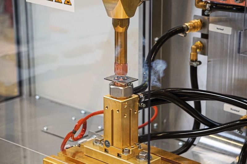 Die Modul Master Schweißvorrichtung ist mit nahezu jeder üblichen Buckelschweißmaschine kompatibel und passt sich durch den modularen Aufbau präzise an die jeweiligen Leistungsanforderungen an. (Bild: Gratzsch)