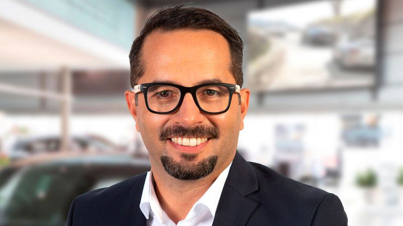 Aaron C. Arena wechselt vom Audi Zentrum in Kempten ins Porsche Zentrum Stuttgart-Flughafen.(Bild:  Porsche)