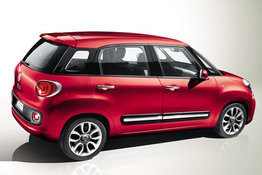 Retro-Mini: Mit 4,14 Metern Länge überragt der Fiat 500L seine kleinen Geschwister um rund einen halben Meter, zwei zusätzliche Türen machen den Fond besser nutzbar. (Fiat)