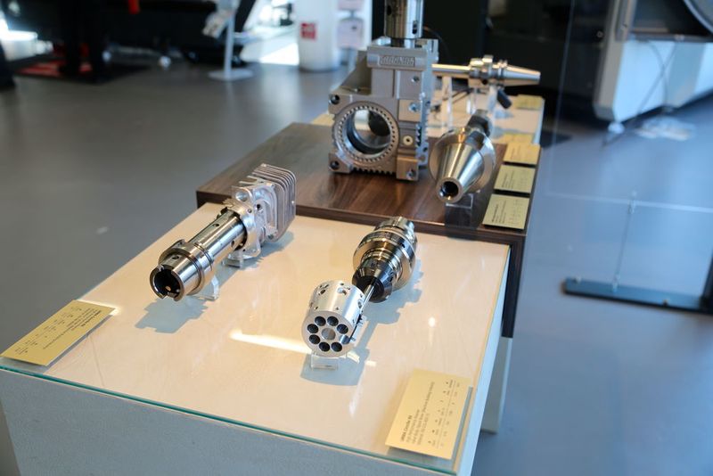 Portes ouvertes à l'occasion du passage du grand patron Gene Haas et de Romain Grosjean, le pilote de F1 tournant dans l'écurie Haas. (JR Gonthier)