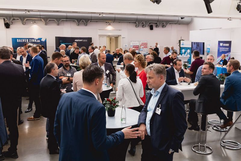 Der EMS-Tag 2024 in Würzburg bringt die Branche an einen Tisch, an dem Ideen und Lösungsansätze für Multikrisen diskutiert werden. (Bild: Stefan Bausewein)