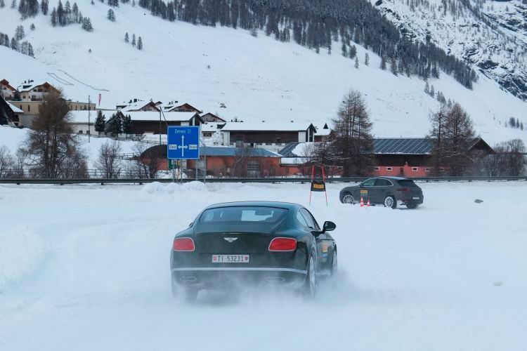 Wer's konnte, der erreichte auch mit den schweren Allradlern beachtliche Driftwinkel. (Jan Rosenow)
