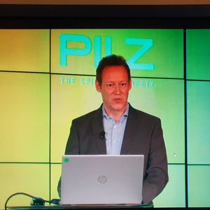 Harald Wessels, Vice President Product Management bei Pilz: Die eigentliche Herausforderung war nicht die Entwicklung eines neuen Produkts, sondern dem Anwender einen völlig neuartigen Weg zu ermöglichen, wie dieser ‚seine‘ Lösung für ‚seine‘ Sicherheitsapplikation zeitnah bekommt.“