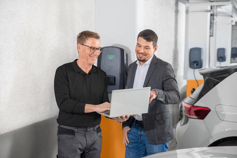 Bis zu 50 AC-Smart-Wallboxen können über die Weboberfläche remote gesteuert und überwacht werden