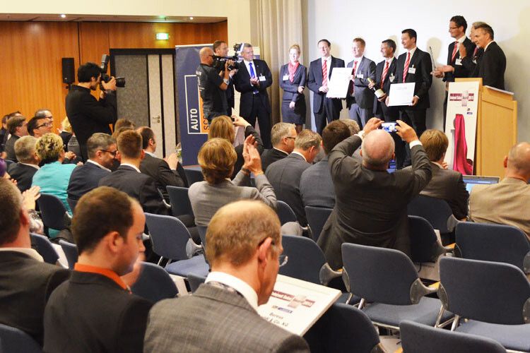 Das Team von Mercedes-Lueg aus Essen ist der Internet-Sales-Award-Gewinner 2013. (Foto: Wengel)