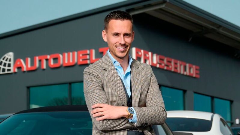 Bei Matthias Prusseit gehen auch erfolgreiche Autohändler gerne zur Schule: Der freie Autohändler verfolgt den Ansatz „weniger ist mehr“ und setzt auf Profit statt Umsatz.(Bild:  Autowelt Prusseit)