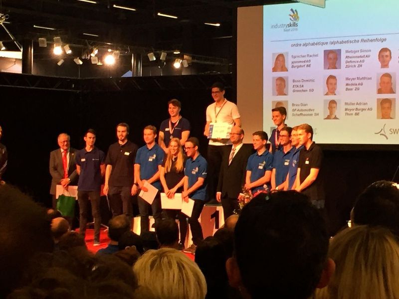 Gruppenbild mit Sieger Roger Krauer. (Sachneeberger)