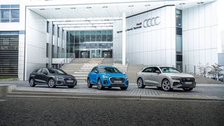 Bis 2025 will Audi 20 reine Stromer im Angebot haben und jedes dritte Auto als Hybrid oder E-Auto verkaufen. Im Bild (v.l.): A3 Sportback, Q3 e und Q8 e. (Bild: Audi)