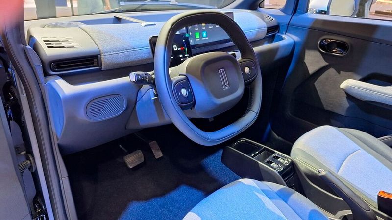 Das Interieur des Beastie entspricht dem eines „richtigen“ Autos und wirkt grundsolide. (Bild: Rudolf Huber/SP-X)