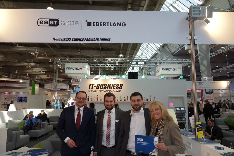 Claudia Ketzer mit ihrem ESET Team. (Bild: IT-BUSINESS)