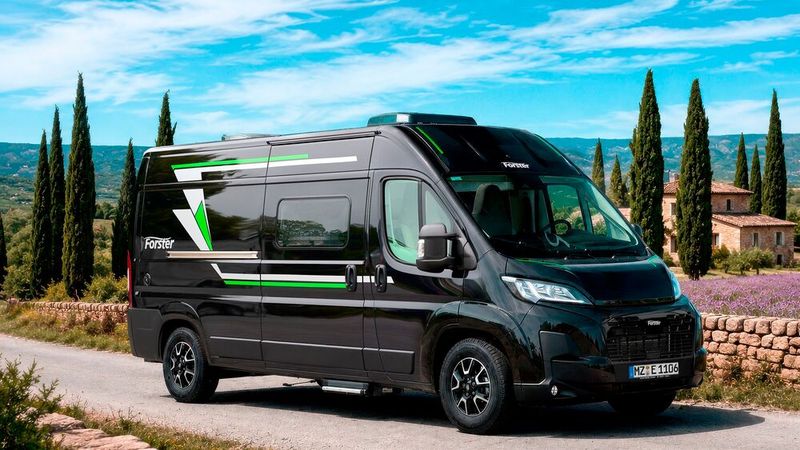 Bei den Camper-Vans hat Forster die Vantasy-Baureihe aufgewertet, die auf Fiat-Ducato-Basis bei 49.000 Euro startet. (Bild: Forster)