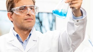 Der Schwerpunkt der Forschung des Unternehmens liegt auf der Entwicklung von Lösungen, die die Effizienz steigern, die Prozesskosten senken und die Umweltbelastung minimieren. (Bild: ASK Chemicals)