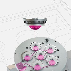 Mit dem modularen System Stark.intelligence können verschiedene Nullpunktspannsysteme für den digitalen Einsatz umgerüstet werden. Das in einem Maschinentisch oder einer Schnellverschlussplatte installierte Sensorsystem erlaubt eine transparente und standardisierte Abbildung des Zustands – sowohl für den Prozessablauf als auch für die Instandhaltung.(Bild:  Stark Spannsysteme)