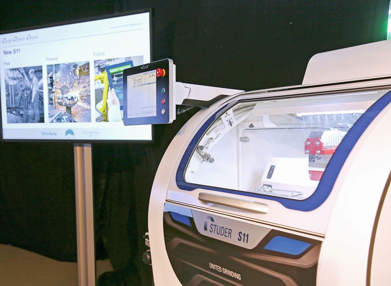 Studer hat auf dem Motion Meeting die neue S11 vorgesstellt. Die kleinste Produktions­maschine im Studer-Port­folio ist mit einer einheitlichen Steuerungsplattform ausgestattet, die eine Durchgängigkeit der Programme aller Maschinen mit Windows-­Betriebs­system garantiert. (Anne Richter, SMM)