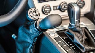 Vor einem Handbedienteil Heidelberg RS, das zwischen 2006 und 2012 produziert wurde, warnt nun das Kraftfahrt-Bundesamt. (Bild: Mobilcenter Zawatzky GmbH)