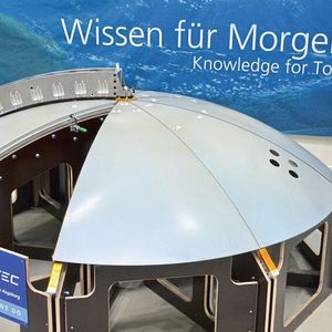 Druckkalotte aus thermoplastischem carbonfaserverstärkten Kunststoff (CFK)