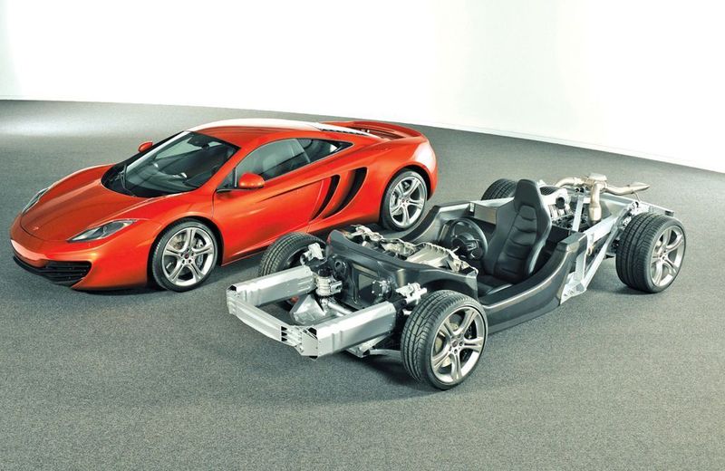 Die Fahrgastzelle ist das Mittelstück des Fahrwerks. Vorne befinden sich die aus stranggepressten Aluminiumrohren gefertigten Knautschzonenstrukturen. Die Heckstruktur ist als Raumfachwerk aus Aluminium gefertigt.  Bild: McLaren Automotive (Archiv: Vogel Business Media)