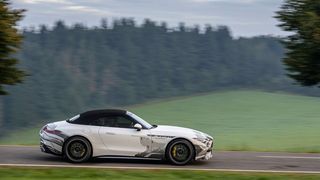 Der Mercedes-Benz SL wird komplett überarbeitet: Neu ist zum Beispiel das Stoffdach. (Bild: Daimler)
