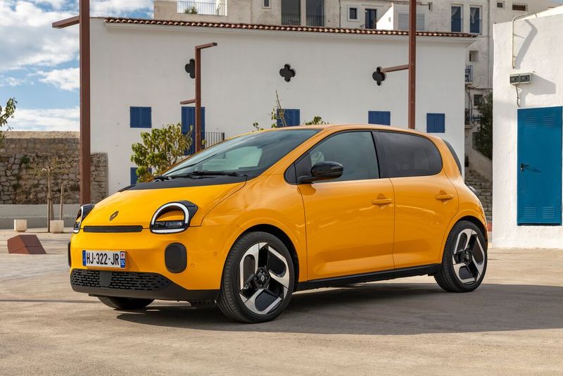 Anders als das zweitürige Original setzt der Neuzeit-Twingo auf vier Einstiegstüren (Bild: Renault)