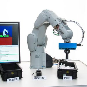 Mit dem 3D-Visionsystem von Isys Vision kann der Melfa-Roboter seine Bewegungen intelligent und automatisch der jeweiligen Lage von aufzunehmenden Objekten anpassen.