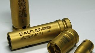 Die Standzeiten von Steckschlüsseln für angetriebene Schraubsysteme erheblich zu verlängern, gelinge mit dem goldfarbenen System von Saltus, das aus einem besonderen Werkstoff bestehe. (Bild: Saltus)