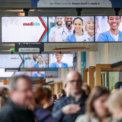 Beim 60. Ärztekongress halten die Klinikdirektoren Prof. Dr. Leif Erik Sander von der Charité und Prof. Dr. Michael Hallek von der Uni Köln die Eröffnungskeynotes. (Bild: © Uli Regenscheit Fotografie, Messe Stuttgart)