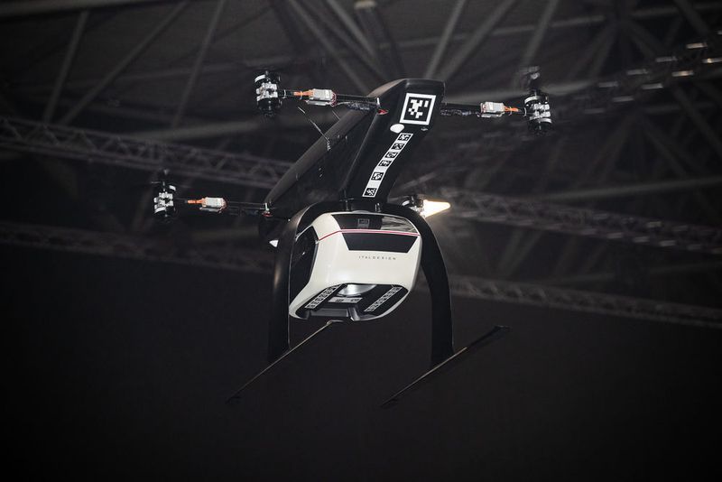 Dann fliegt Pop-Up Next als Oktocopter weiter. (Italdesign)