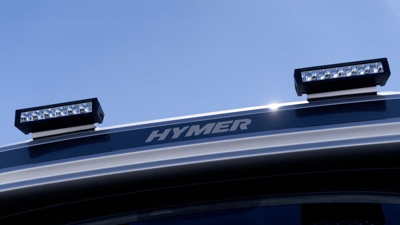 Die Offroad-Ambitionen des ML-T 570 unterstreichen die Zusatzscheinwerfer des „LED-Lightbars“ oberhalb der Windschutzscheibe. (Bild: Erwin-Hymer-Gruppe)