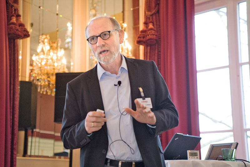 Prof. Dr. Martin Welch referierte über die „IT aus 100 Kilometern Abstand“. (Bild: Vogel IT-Medien)