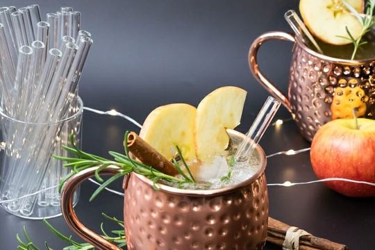 Halm Straws bietet als Verkaufspartner von Amazon nachhaltige Glas-Trinkhalme.(Quelle:  Halm Straws)