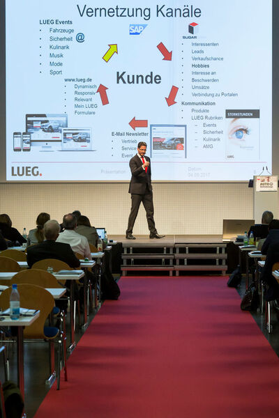 2016 hatte Lueg den Vertriebs Award gewonnen. In diesem Jahr referierte Ralf Schütte auf den Würzburger Autovertriebstagen.  (Stefan Bausewein)